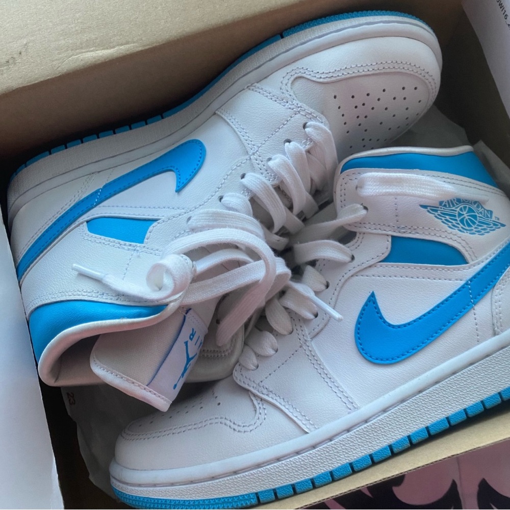 1 Mid Blue WMNS Sneakers
